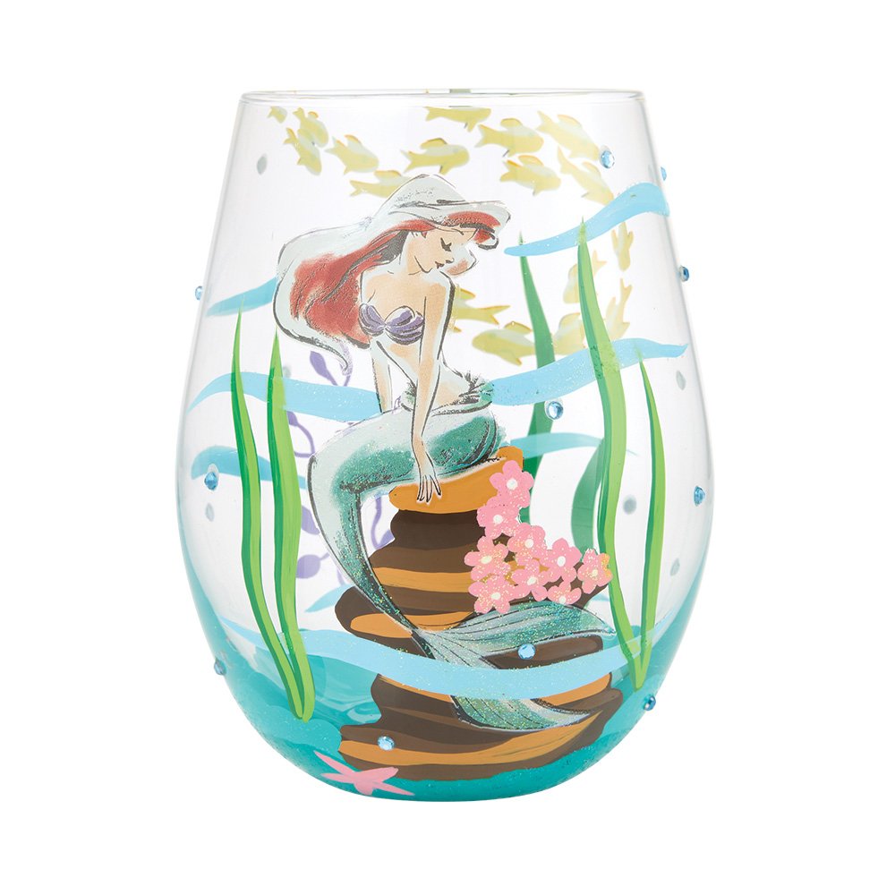 Laat je Disney-collectie stralen met het Ariel Drinkglas “An Ocean of Dreams”. Perfect als cadeau voor fans van De Kleine Zeemeermin of voor jezelf om elke dag een vleugje zee-magie toe te voegen.