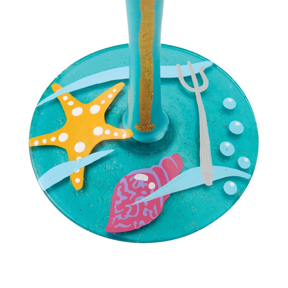 Het Disney Ariel Wijnglas “Ride Your Own Wave” voegt een vleugje oceaanmagie en elegantie toe aan elk feestelijk moment. Perfect voor wijn, prosecco of een speciale toast.