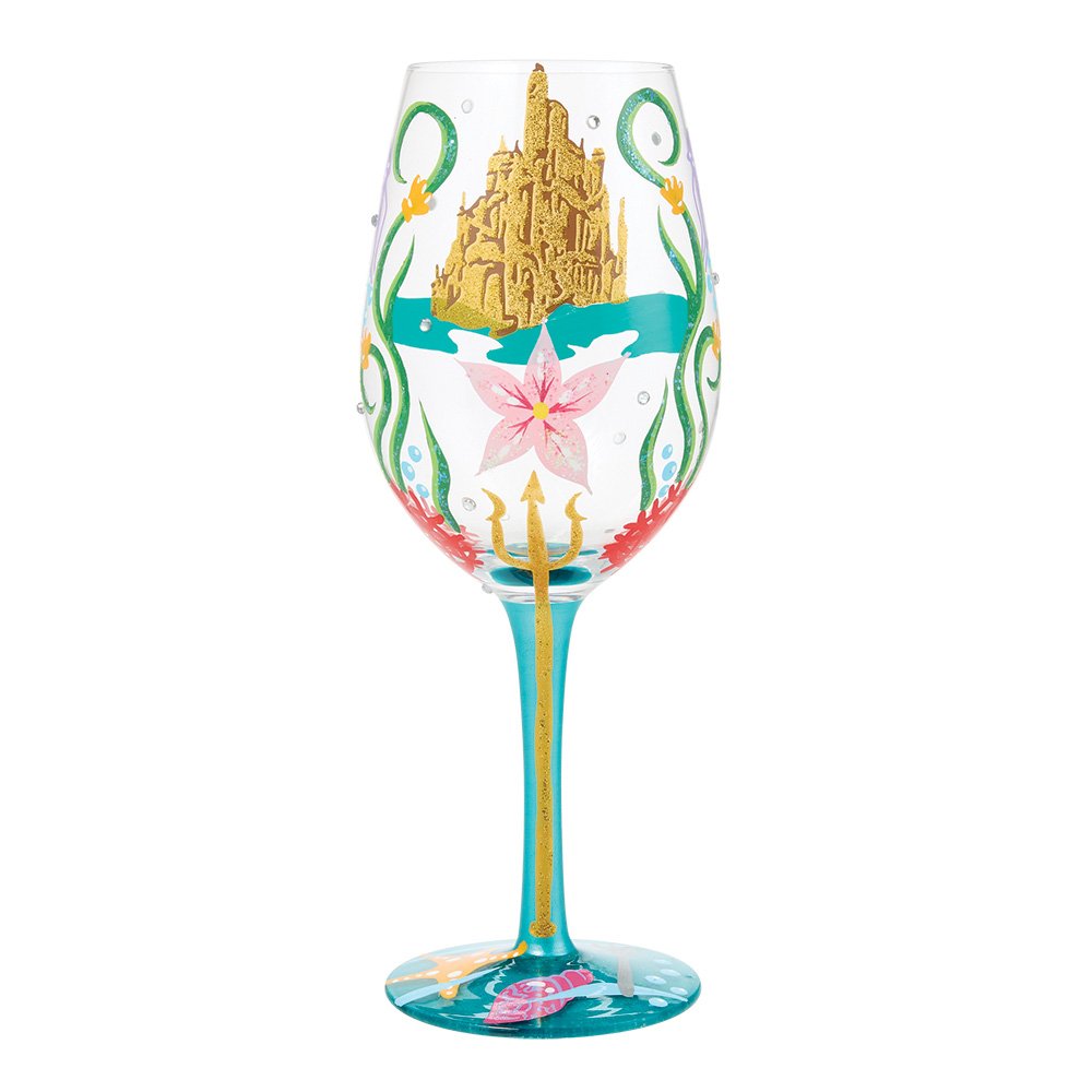 Proost op vrijheid en avontuur met het Disney Ariel Wijnglas “Ride Your Own Wave”. Het elegante oceaandesign en de inspirerende tekst maken elk moment magisch en bijzonder.