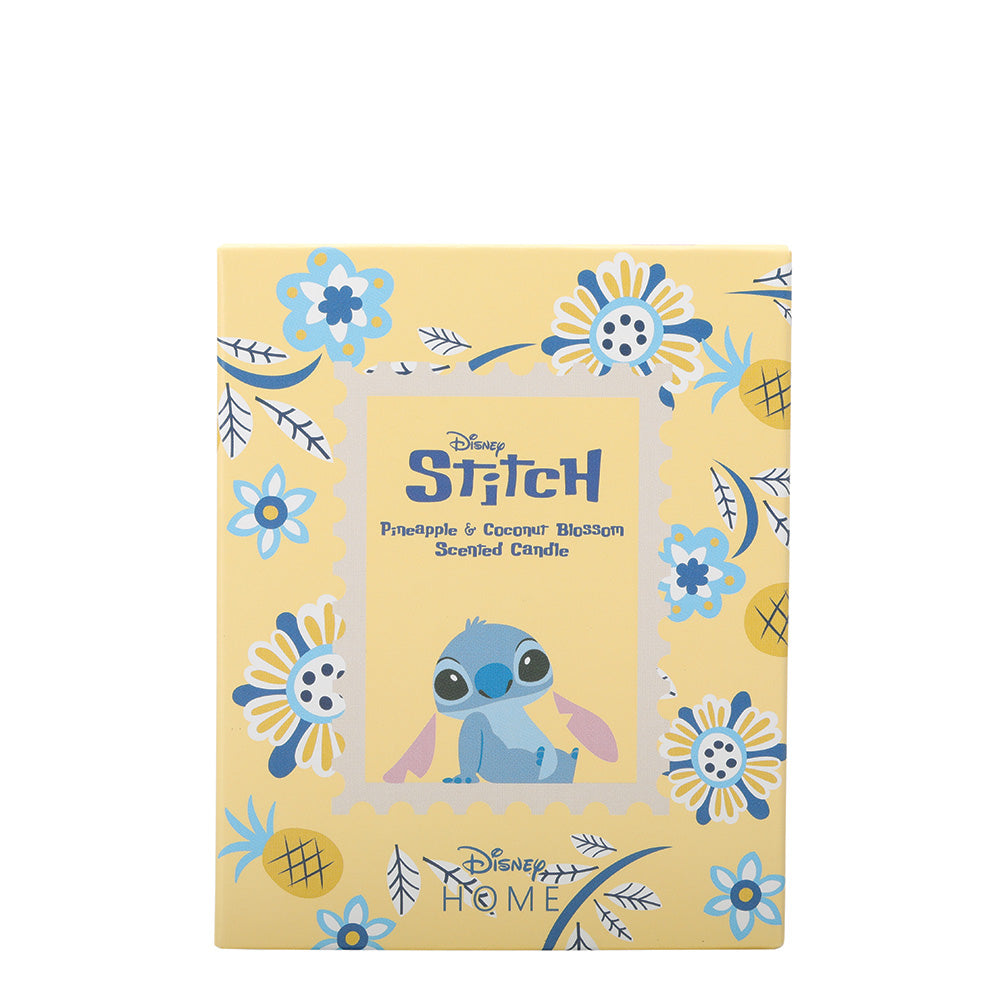 Haal de magie van Lilo & Stitch in huis met de Disney Home Stitch Pineapple & Coconut geurkaars. De zonnige geur van ananas en kokos zorgt voor een vrolijke, relaxte sfeer en het charmante Stitch-design maakt de kaars tot een echte blikvanger.