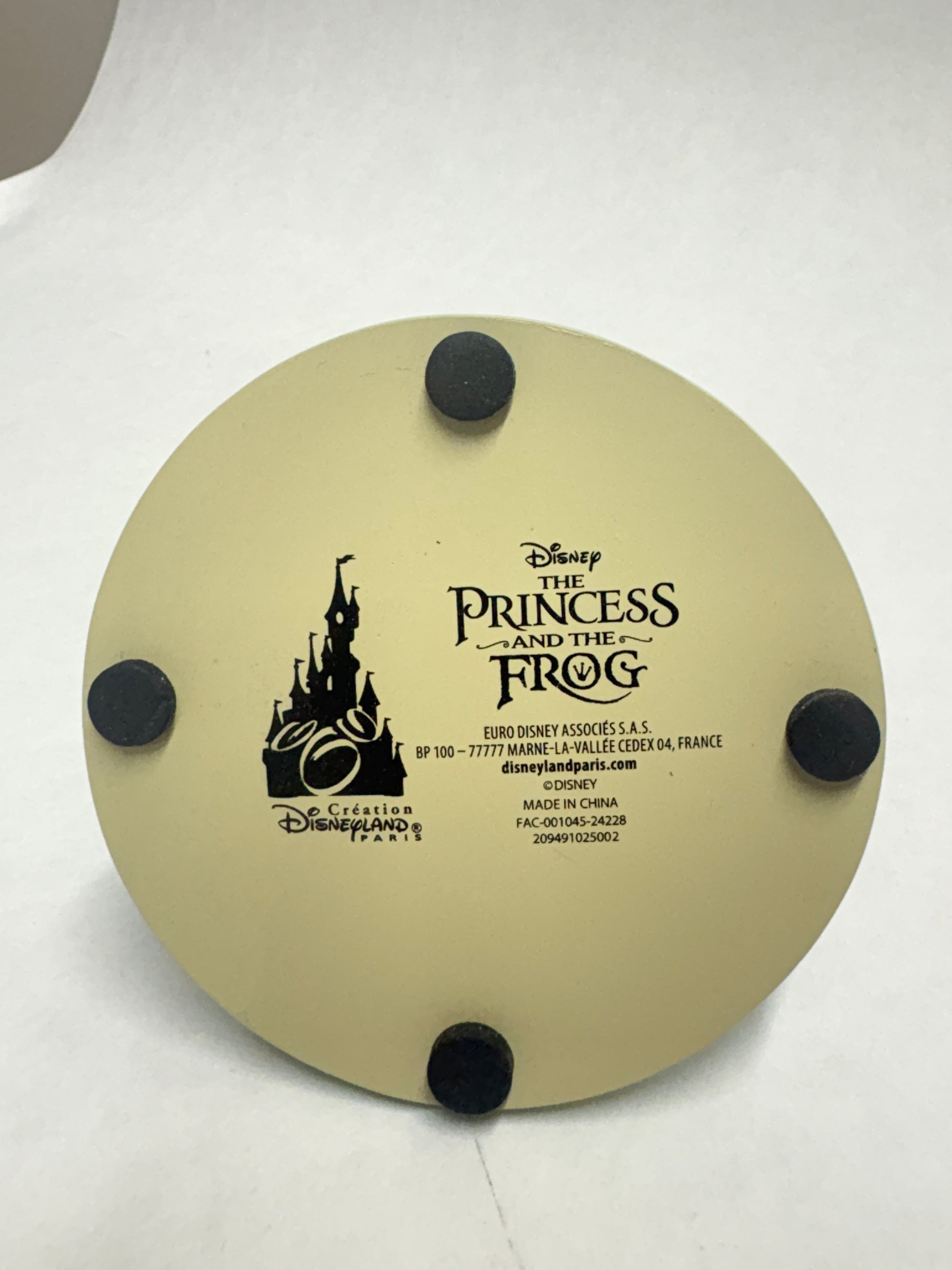 Hoogwaardig Disney beeldje van Prinses Tiana met kikker, perfect als cadeau of decoratie.