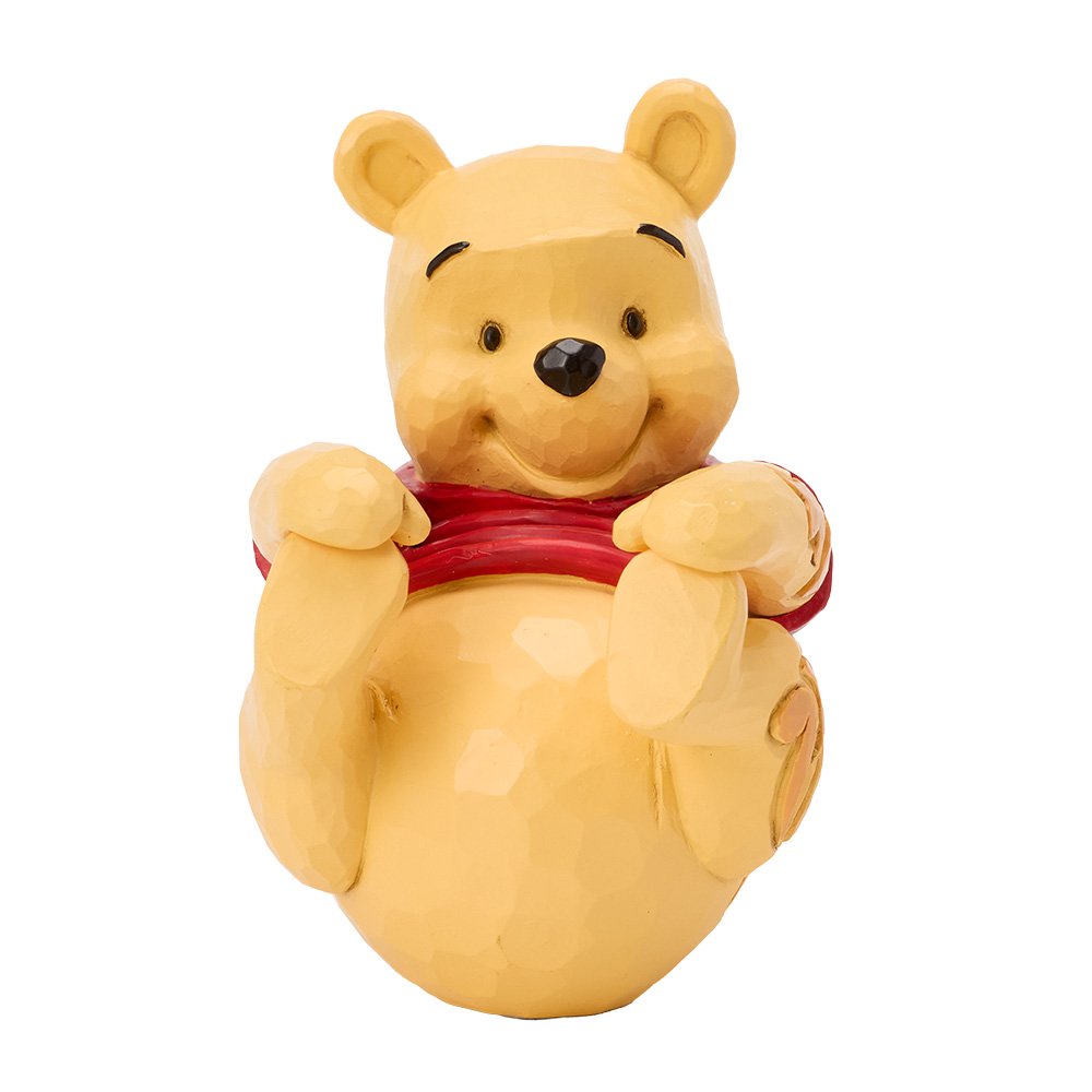 Disney Traditions Winnie the Pooh wiebelbeeldje van Jim Shore met handgeschilderde folk-art details en speels ontwerp.