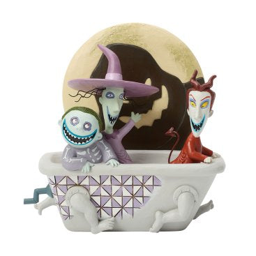 Breng de charme en kattenkwaad van Disney in huis met dit Disney Traditions Lock, Shock & Barrel Mischief Makers beeldje. Met handgeschilderde details en folkloristische patronen van Jim Shore is dit een vrolijk en ondeugend verzamelstuk voor fans van The Nightmare Before Christmas.