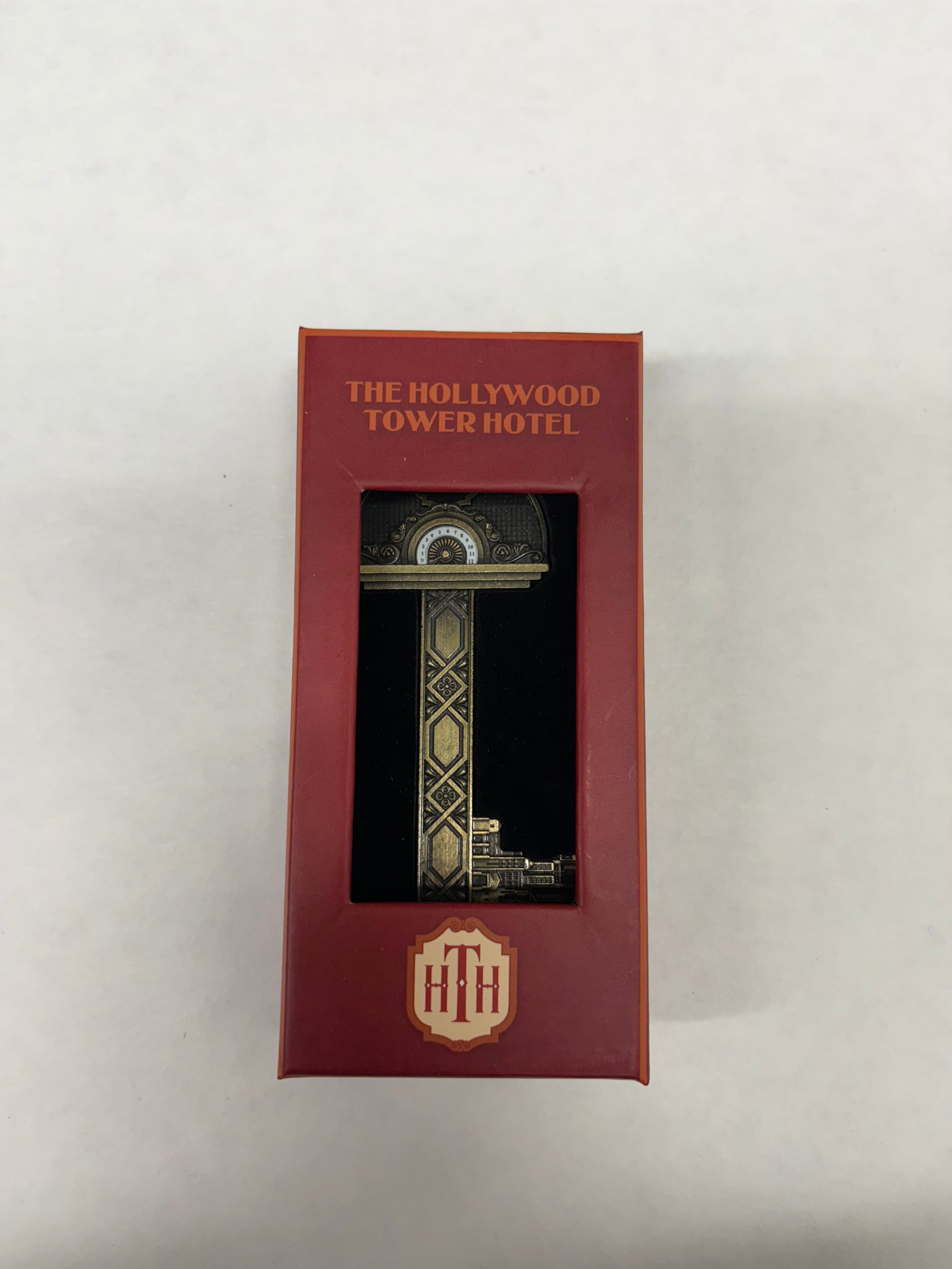 Hollywood Tower Hotel sleutel met vintage look en hotel-tag, exclusief souvenir van Disneyland Parijs.