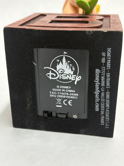 Gedetailleerde Tinkerbell figuur met lichtfunctie – Disney decoratie voor fans en verzamelaars.