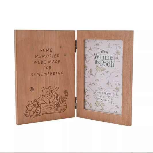 Opvouwbare fotolijst met lieve Winnie de Poeh-illustratie en de tekst "Some memories were made for remembering".