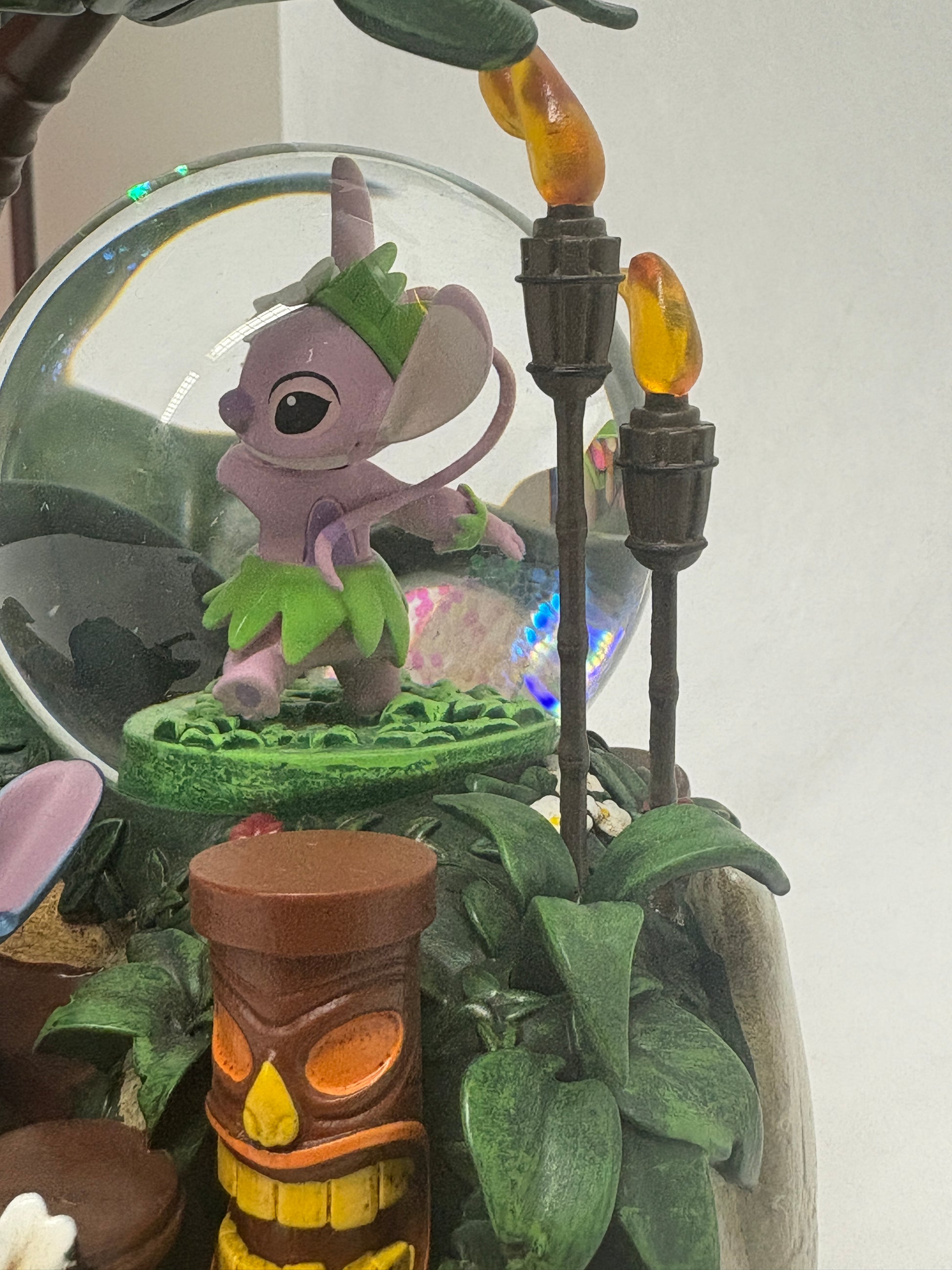 Magische Stitch snowglobe als cadeau of decoratie – originele Disney muziekdoos uit Parijs.