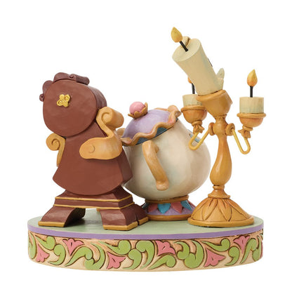 Voor Disney-verzamelaars is dit Heart of the Castle beeldje met Lumiere, Cogsworth, Miss Potts & Chip een must-have. Ideaal als decoratie, verzamelobject of bijzonder cadeau.