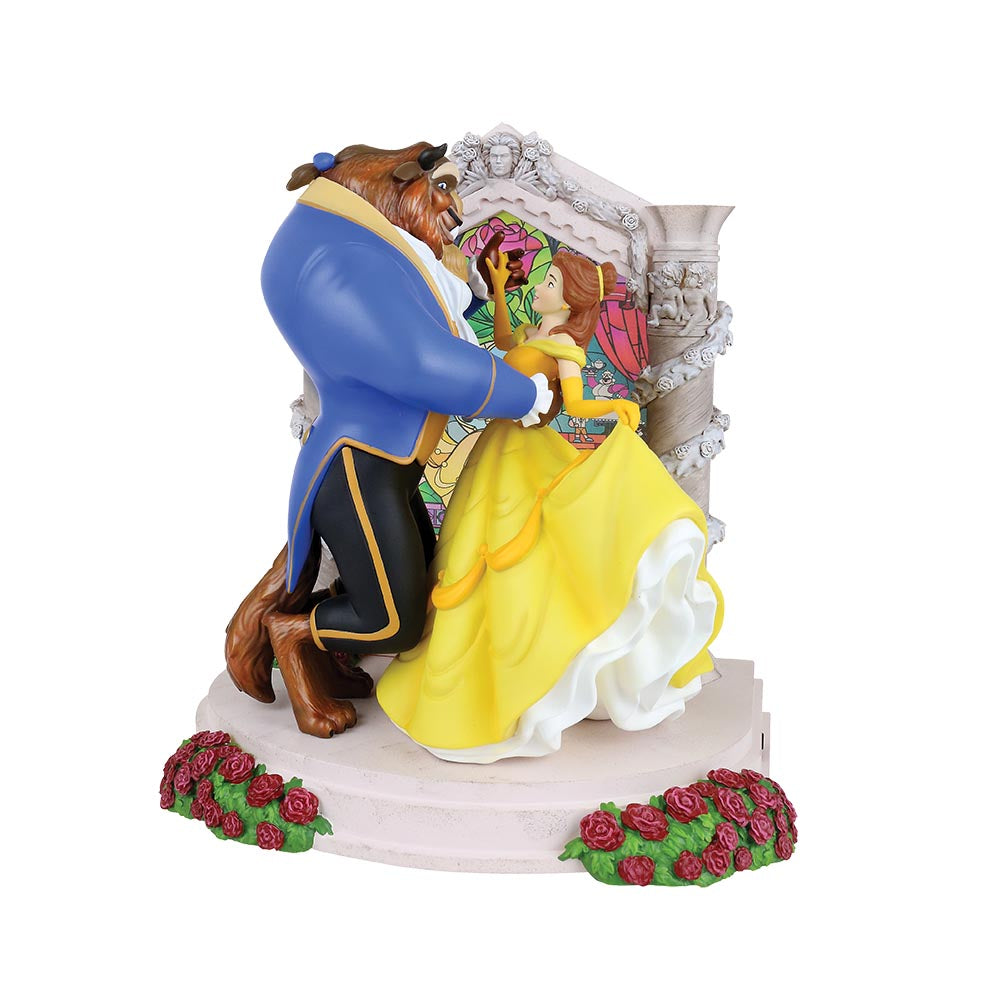 "Romantische Disney figurine van Belle en het Beest met subtiel licht, perfect als decoratie of cadeau voor Disney-liefhebbers."