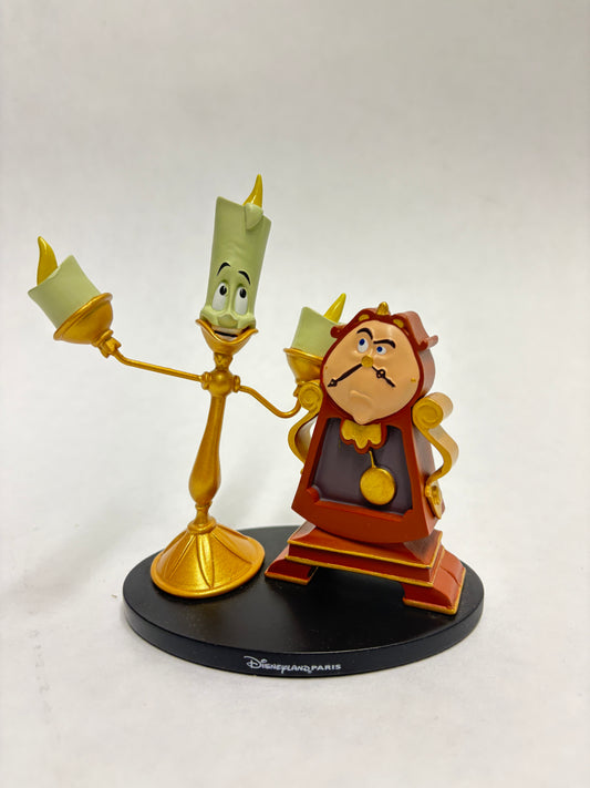 Disneyland Paris beeldje van Lumière en Cogsworth uit Beauty and the Beast, vol karakter en detail.