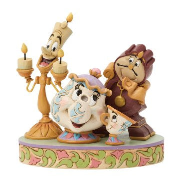 Disney Traditions Heart of the Castle ‘Lumiere, Cogsworth, Miss Potts & Chip’ toont de geliefde kasteelbewoners uit Beauty and the Beast. Compact, gedetailleerd en perfect als decoratie of cadeau.