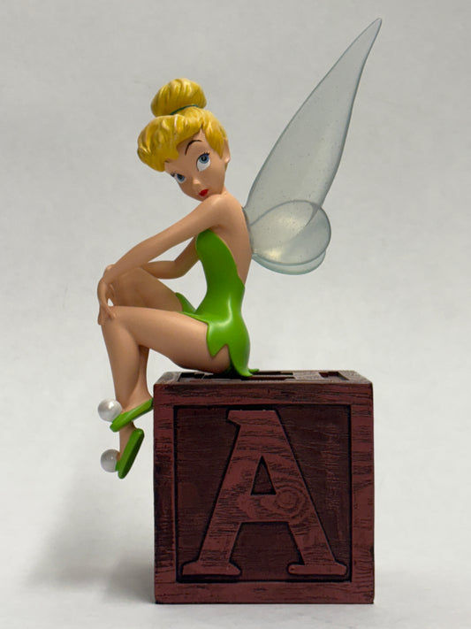 Verlichte Tinkerbell figuur in elegante pose, exclusief Disney-collectors item uit Parijs.
