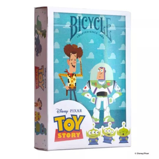 Breng de magie van Toy Story naar je kaarttafel met de Bicycle Toy Story spelkaarten. Hoogwaardige kwaliteit, kleurrijke illustraties en geliefde personages maken elk spelmoment extra leuk. Perfect voor Disney•Pixar-fans en kaartliefhebbers.