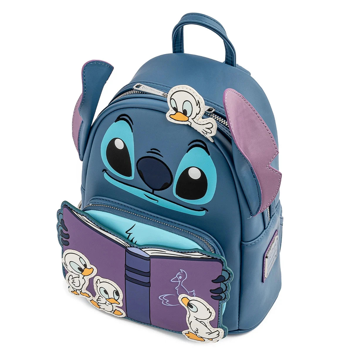 Maak je look compleet met de Loungefly Stitch Story Time Duckies Bag! Deze tas brengt een vrolijke sfeer met het kleurrijke ontwerp van Stitch en de eendjes uit Lilo & Stitch. Dankzij de gedetailleerde applicaties en de praktische afmetingen is deze tas zowel een charmant als handig accessoire voor elke Disney-liefhebber.