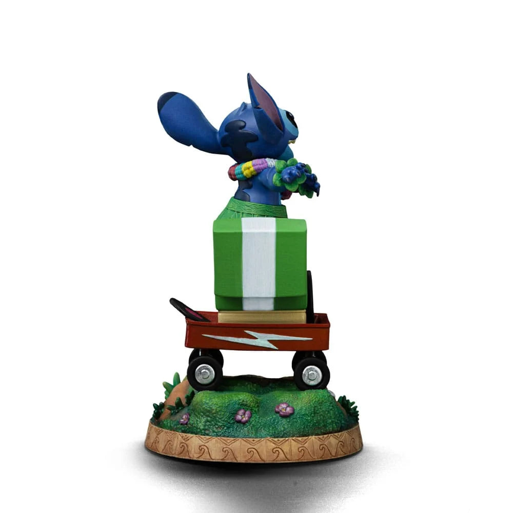 Disney Hula Stitch Deluxe Statue door Iron Studios, vol kleur en karakter, perfect voor fans van Lilo & Stitch.
