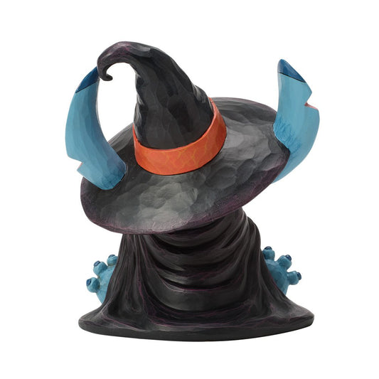 Dit unieke Disney Traditions Witchy Stitch beeldje is een must-have voor liefhebbers van Disney en Halloween. De charmante heksenoutfit, de lachende pompoen en de handgeschilderde details geven het beeldje een speelse en warme uitstraling.

Dankzij het ontwerp van Jim Shore staat dit verzamelstuk garant voor kwaliteit, vakmanschap en karakter. Perfect om cadeau te geven of om zelf het hele jaar door van te genieten.