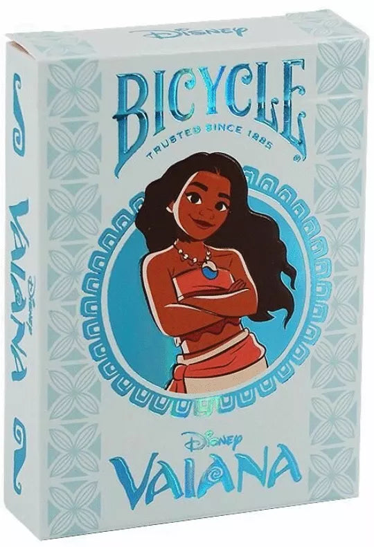 Breng de magie van Vaiana naar je kaarttafel met de Bicycle Vaiana spelkaarten. Prachtige illustraties van Vaiana, Maui en vrienden maken elk spelmoment extra leuk voor Disney-fans en verzamelaars.