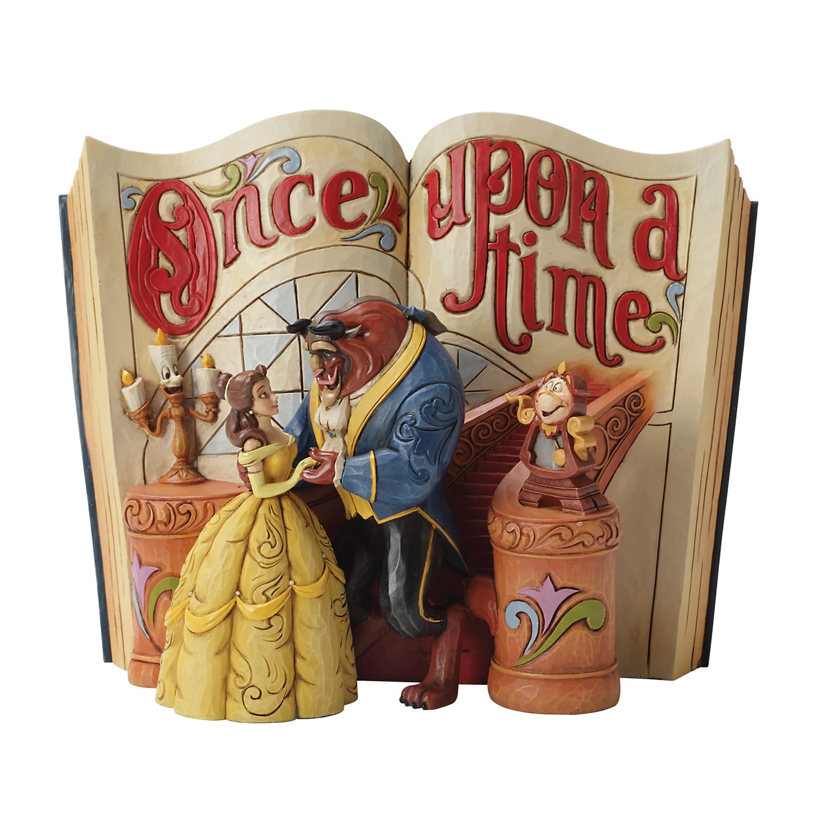 "Disney Traditions ‘Love Endures’ figurine van Belle en het Beest voor een open sprookjesboek, ontworpen door Jim Shore in folk-art stijl."