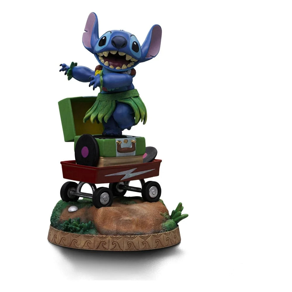 Hula Stitch Statue van Iron Studios in schaal 1/10, geïnspireerd op Disney’s Lilo & Stitch, met kleurrijke Hawaiiaanse hula-rok en bloemenkrans.