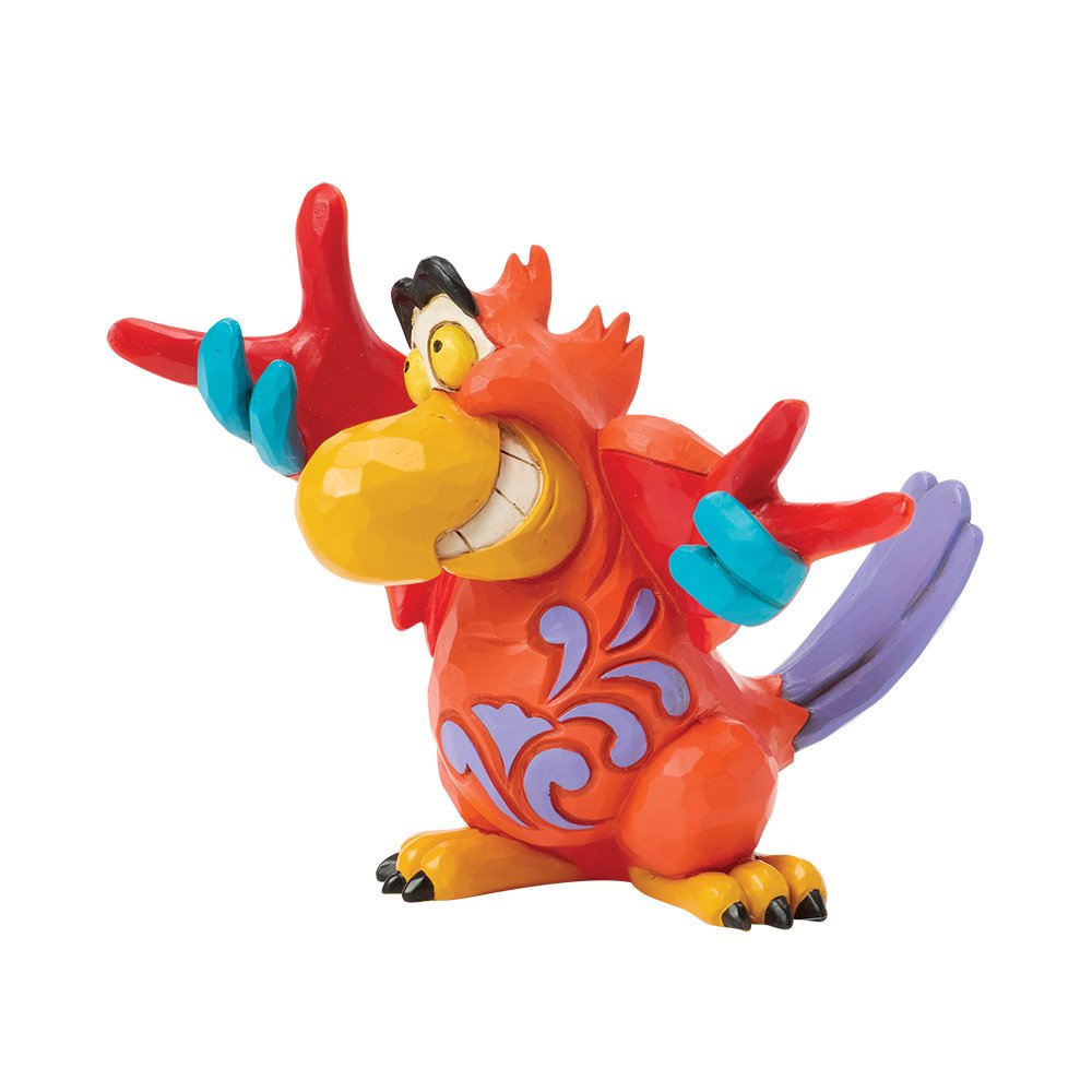 Breng de humor en charme van Iago uit Aladdin tot leven met dit Disney Traditions Iago Mini-beeldje. De expressieve pose en fijne details maken het een opvallende toevoeging aan elke Disney-collectie of vitrinekast.