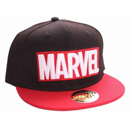 Marvel Red Tab baseball cap met strak design en subtiel rood Marvel-logo, comfortabele pasvorm en verstelbare sluiting.