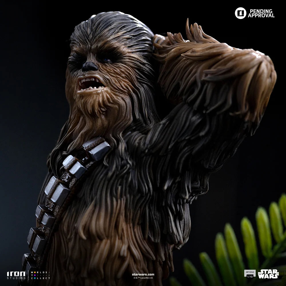 “Iconisch Star Wars duo Chewbacca en Tokkat op Endor, gedetailleerde statue voor fans en verzamelaars.”