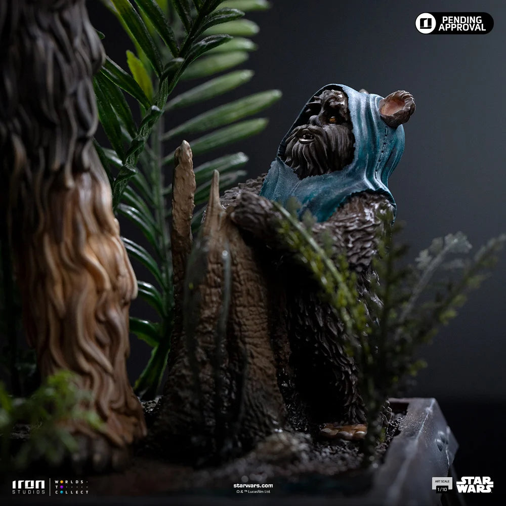 Handgemaakte Star Wars statue van Chewbacca en Ewok Tokkat, duurzame materialen en verfijnde afwerking.”