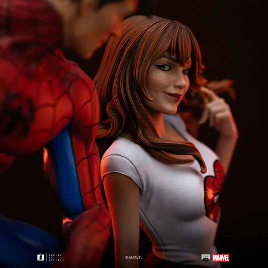 “Marvel Spider-Man & MJ diorama op schaal, perfect voor verzamelaars, met hoogwaardige afwerking en dynamische pose.”