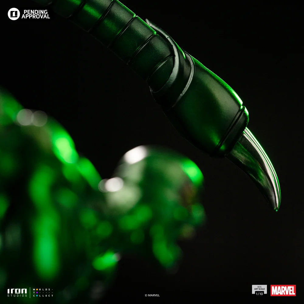 “Marvel Scorpion beeldje klaar voor actie, ideaal om tentoon te stellen op plank, bureau of in collectie.”