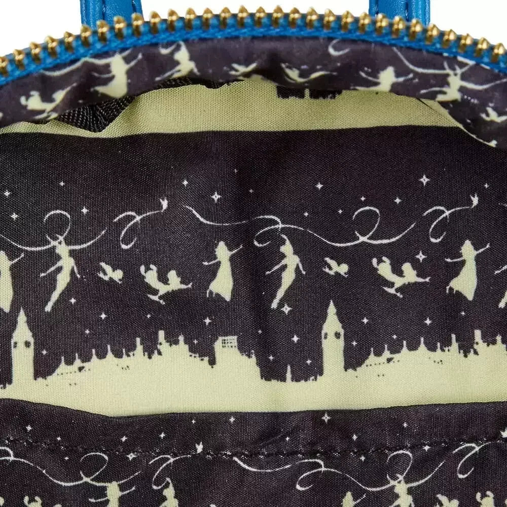 Loungefly Peter Pan Glow Clock backpack met glow-in-the-dark effect en gedetailleerd Disney design voor verzamelaars.