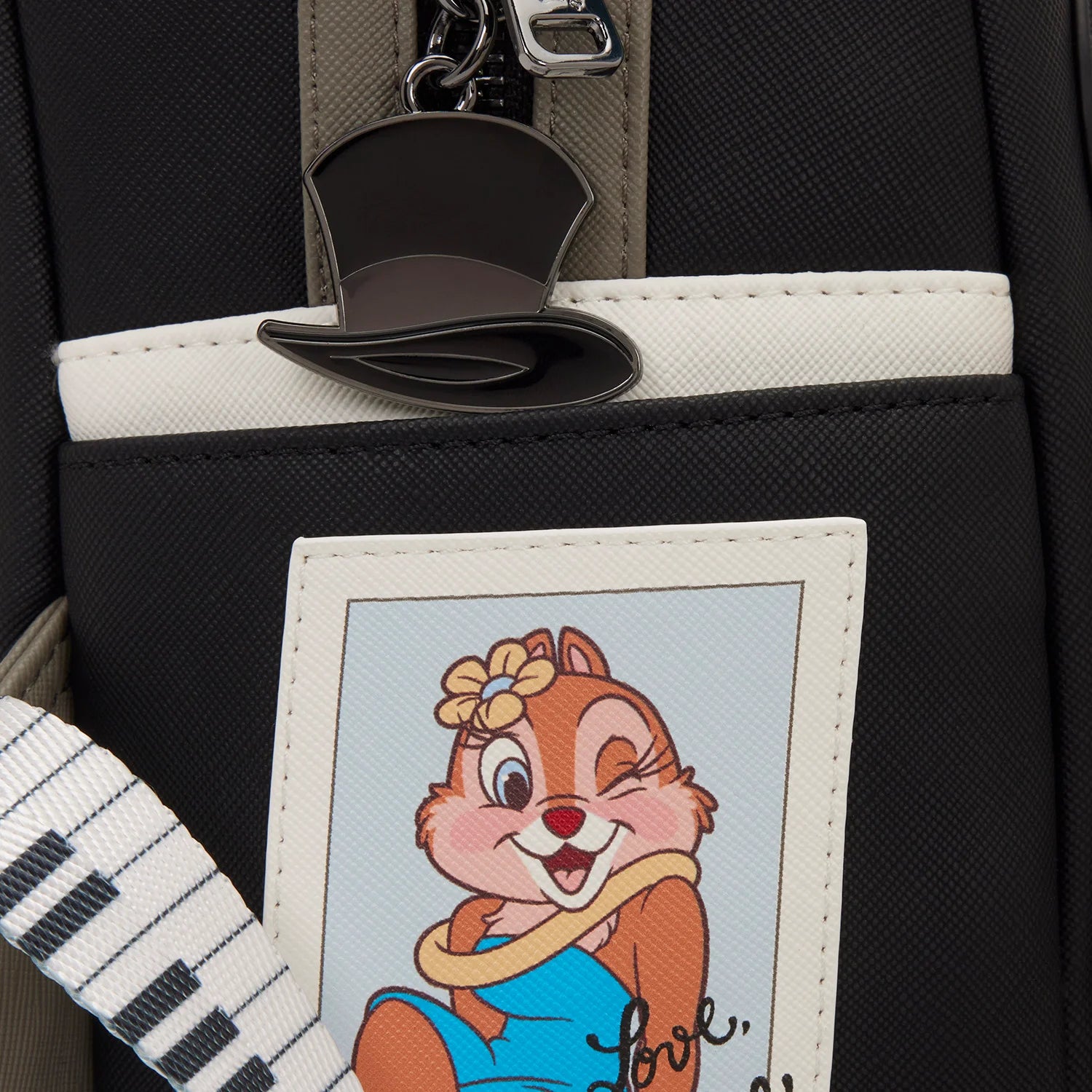 Disney Chip and Dale Loungefly backpack geïnspireerd op Two Chips and a Miss met hoogwaardige afwerking.