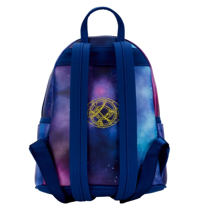Glanzend symbool dat oplicht in het donker, omringd door mystieke krachten op de Multiverse-rugzak van Loungefly.