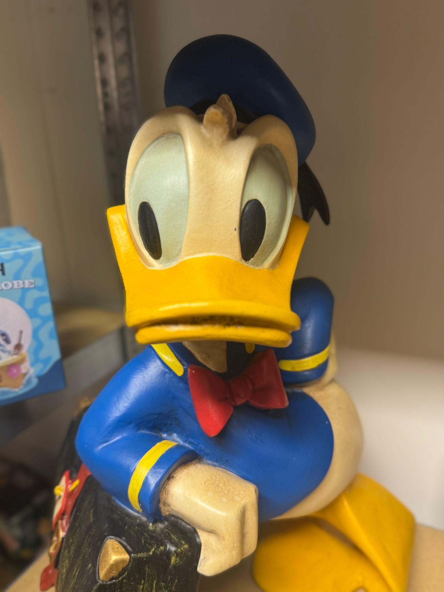 Vintage Donald Duck beeld met koffer Disney verzamelobject
