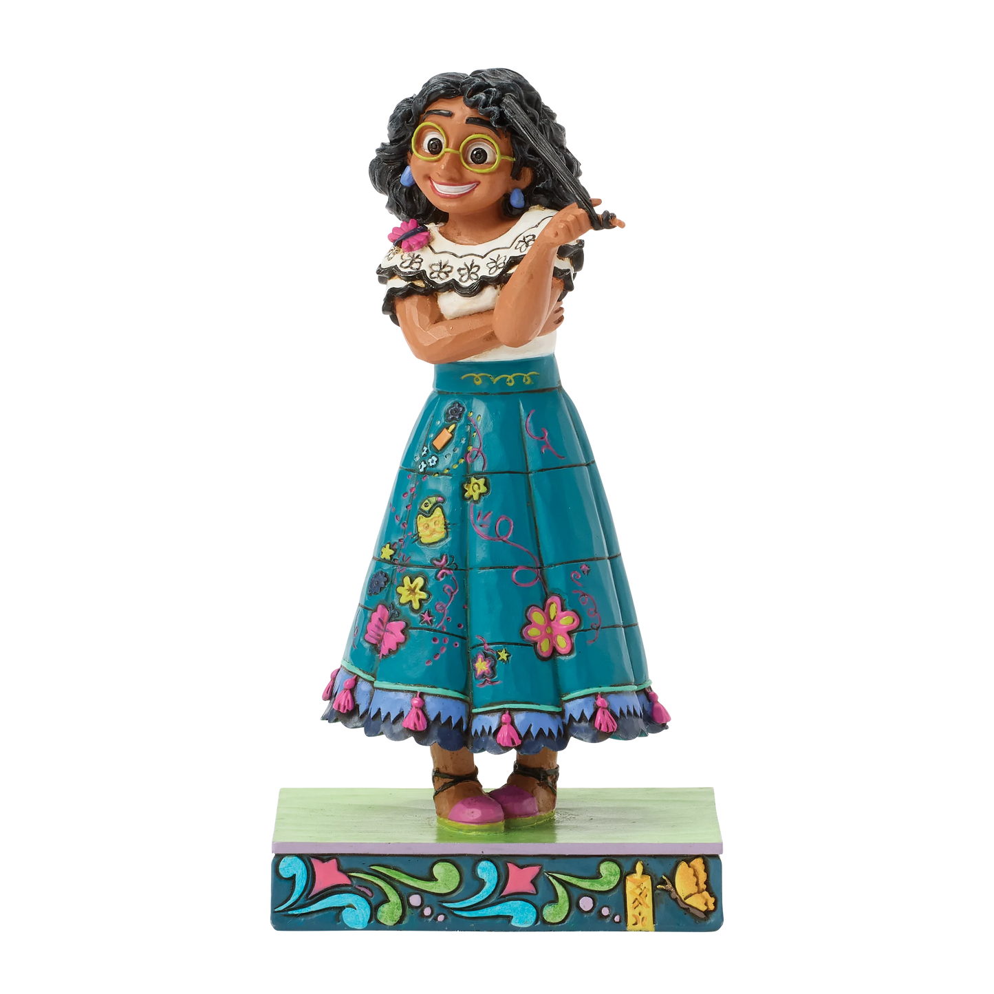 Haal de warme en kleurrijke wereld van Disney’s Encanto in huis met dit schitterende Disney Traditions Mirabel figuur. In de iconische Jim Shore-stijl is Mirabel prachtig uitgewerkt met rijke kleuren, unieke folkloristische details en een ambachtelijke uitstraling. Een bijzonder figuur dat direct de aandacht trekt en perfect past in elke Disney- of Encanto-collectie.