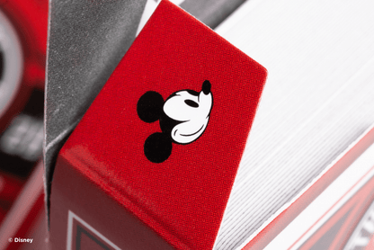 Duurzame Mickey Mouse speelkaarten met klassieke designs, geschikt voor spelplezier en verzamelen, gemaakt in de VS.