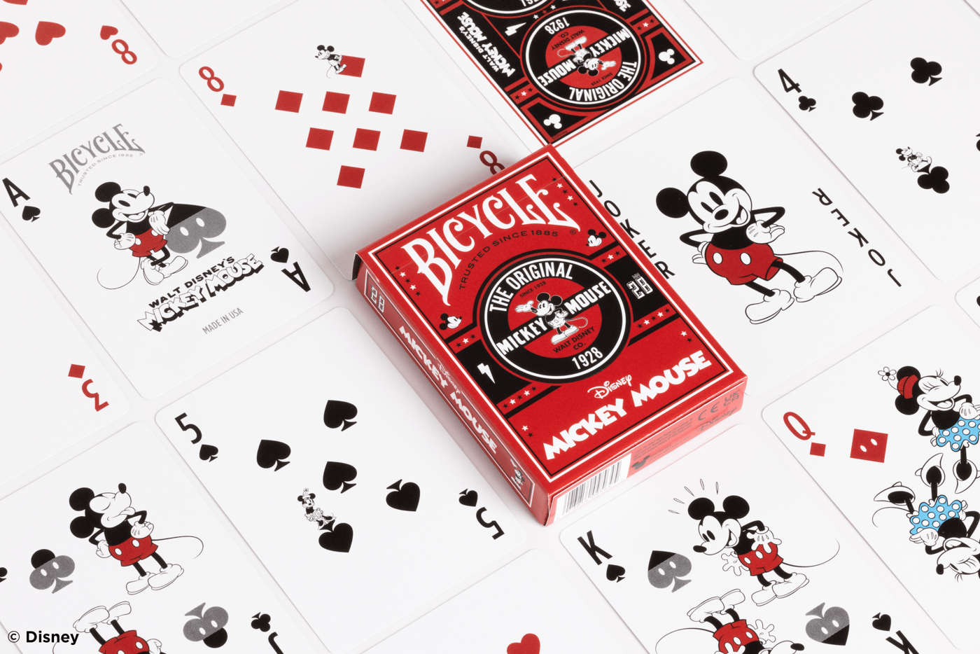 Rode en zwarte Mickey Mouse speelkaarten in standaardformaat 63,5 x 88,9 mm, ideaal voor poker en kaarttrucs.