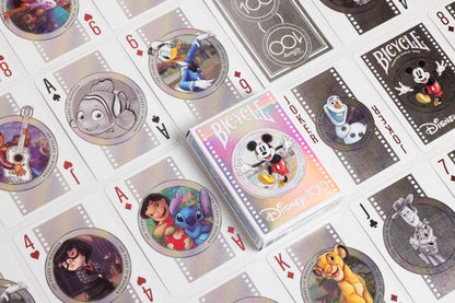 Limited edition Disney100 speelkaarten in luxe verpakking ter viering van 100 jaar Disney-magie.