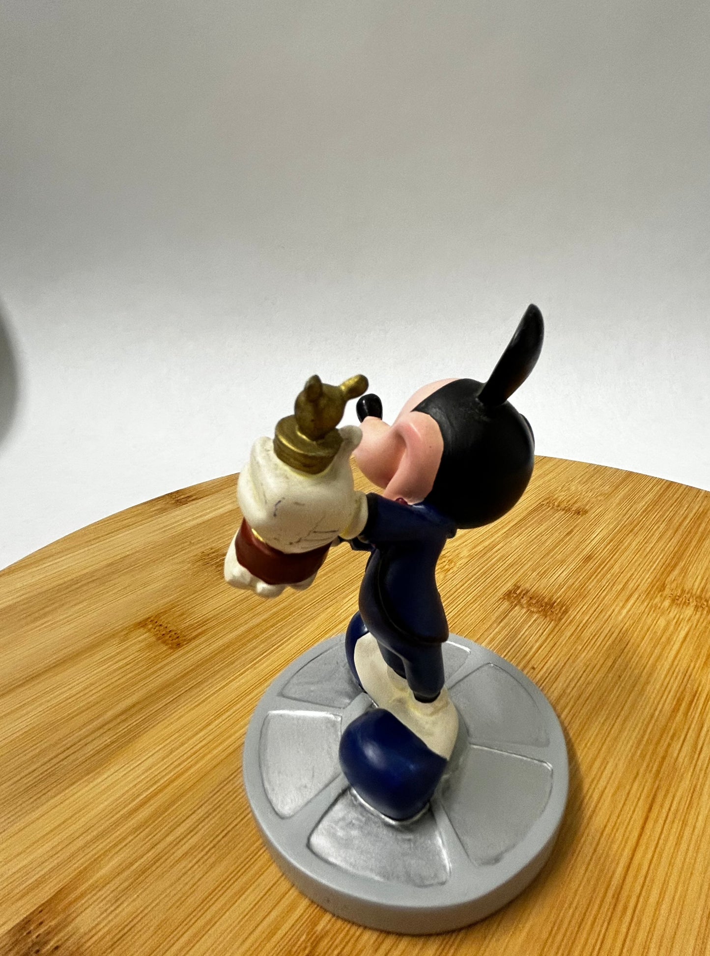 "Mickey Mouse Award: Een artistieke erkenning van excellentie, geïnspireerd door Disney's tijdloze erfgoed."