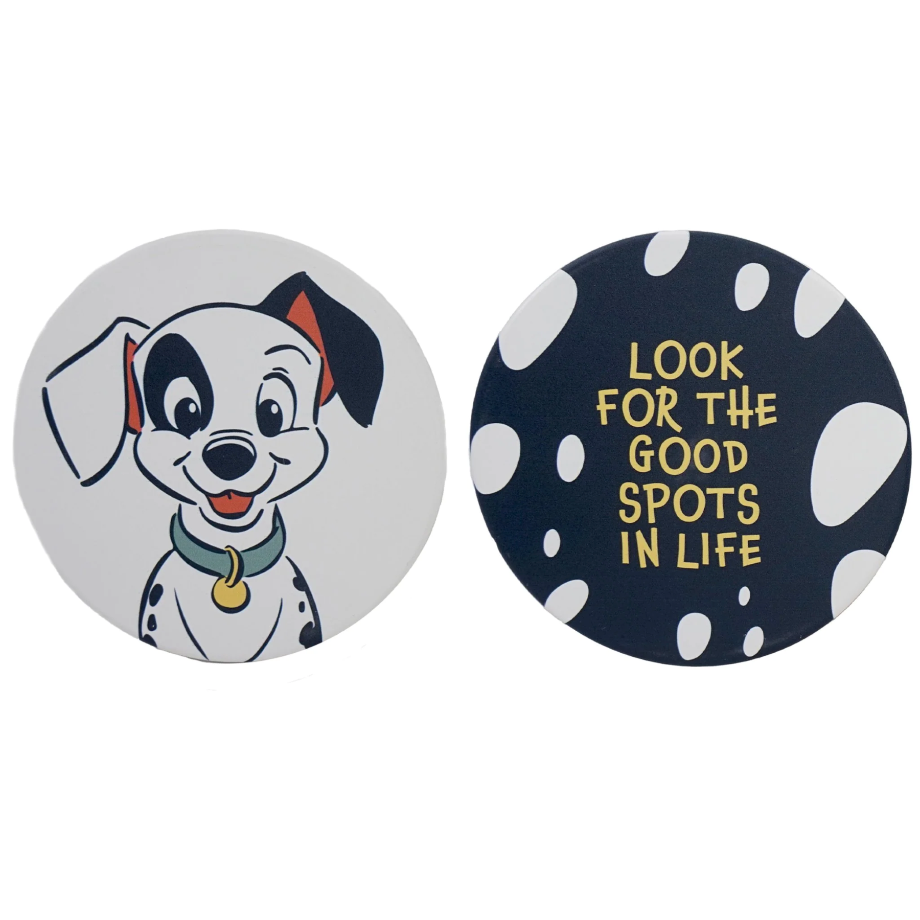 Set van 2 onderzetters van de 101 Dalmatiërs, elk met unieke Dalmatiërs-afbeelding. Voeg schattigheid en nostalgie toe aan je tafel. Handwas aanbevolen, niet weken, aan de lucht laten drogen. Perfecte decoratieve en functionele toevoeging aan je interieur.