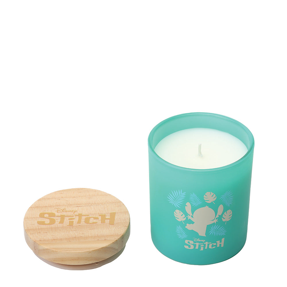 Laat je interieur opvrolijken met de Stitch Palm Leaf & Malay Apple geurkaars. Perfect als exotisch, tropisch cadeau voor Disney-fans of om jezelf te verwennen met een frisse, vrolijke geurbeleving.