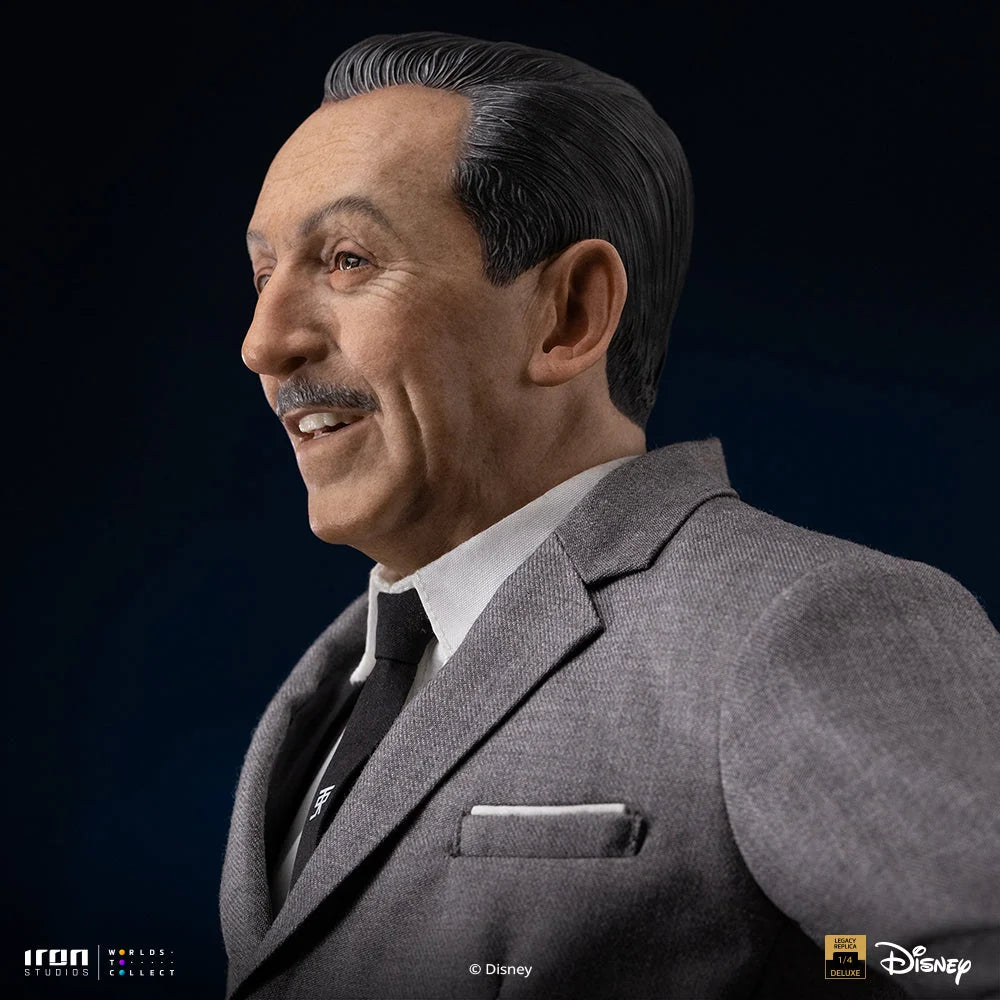 Walt Disney naast Mickey Mouse in exclusieve Iron Studios 1/4 scale collectible