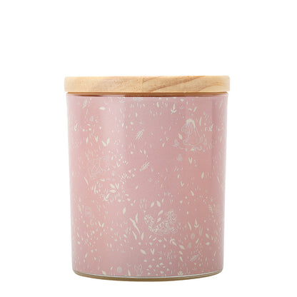 Breng een vrolijke Disney-vibe in huis met de Knorretje Spring Blossom & Acorn geurkaars. Perfect als knus cadeau voor Winnie de Poeh-fans of om jezelf te verwennen met een lenteachtige geurbeleving.
